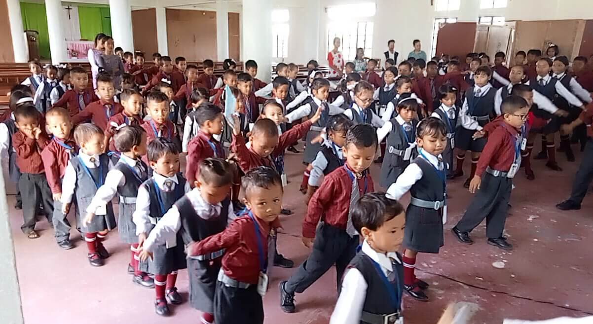 Schulkinder in Laitkynsew
